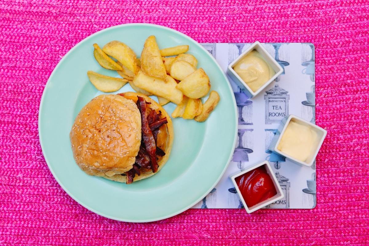 Ricetta hamburger: i nuovi piatti di Babingtons per festeggiare i 125 anni
